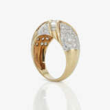 A modern cocktail-style band ring adorned with brilliant-cut and baguette-cut diamonds - фото 3