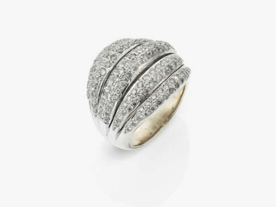 A cocktail ring adorned with small brilliant-cut diamonds - фото 1