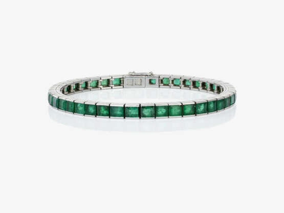 A Rivière bracelet with emeralds - фото 1