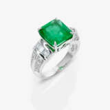 An eternity ring set with a Colombian emerald and brilliant-cut diamonds - фото 1