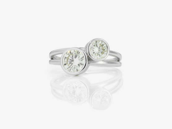 A modified cross over ring set with two brilliant-cut diamonds - photo 2