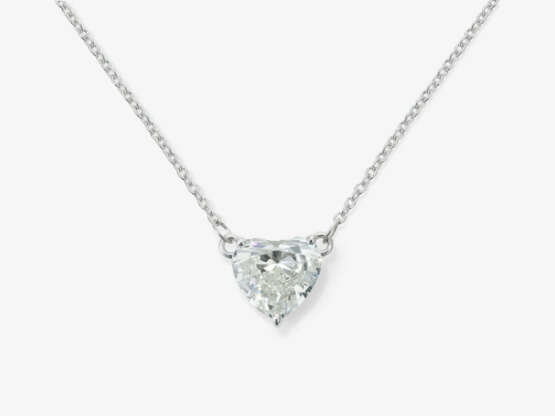 A puristic Shorty necklace with a centred heart-shaped diamond - photo 1