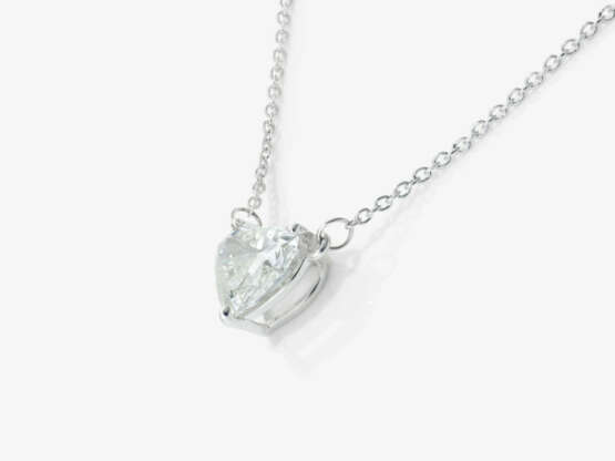 A puristic Shorty necklace with a centred heart-shaped diamond - photo 2