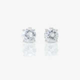 Stud earrings with brilliant-cut diamonds of 1 carat each - photo 1