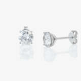 Stud earrings with brilliant-cut diamonds of 1 carat each - photo 2