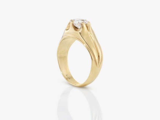 A ring with a cushion-cut diamond - фото 3