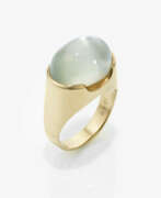 Украшения для рук. A moonstone ring