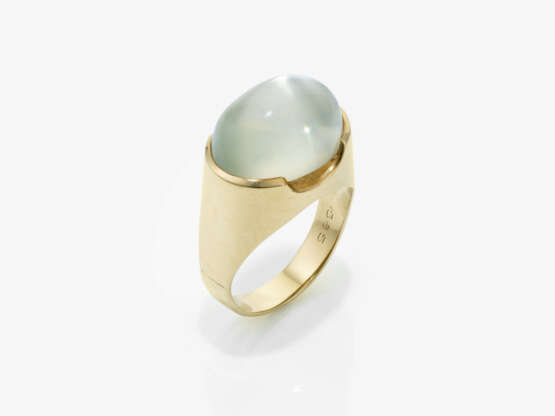 A moonstone ring - фото 1