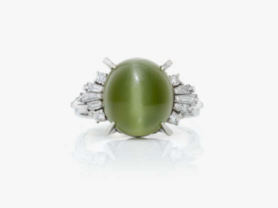 A ring with chrysoberyl and diamonds - photo 2