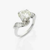 A ring with a large brilliant-cut diamond and diamonds - photo 1