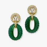 A pair of earrings with green agate and brilliant-cut diamonds - фото 1