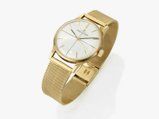 A wristwatch - photo 1