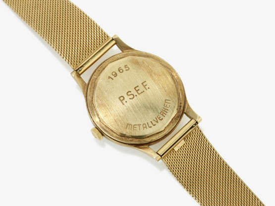 A wristwatch - photo 3