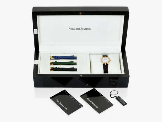 A wristwatch - photo 3