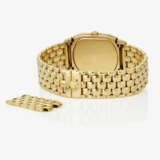 A wristwatch - фото 2