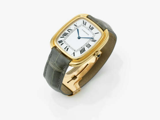 A wristwatch - photo 1