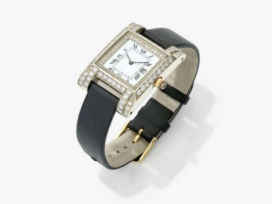 A wristwatch - фото 1