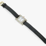 A wristwatch - фото 2