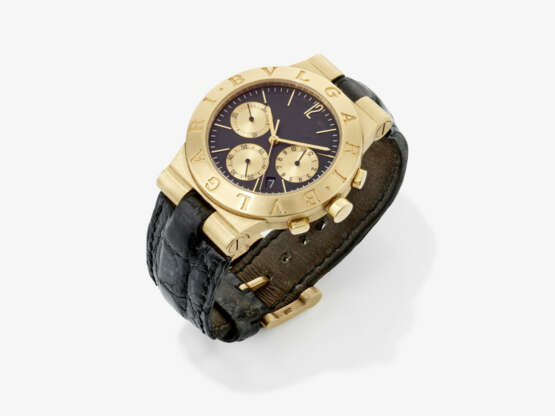 A wristwatch - photo 1