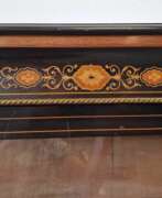 Обзор. Антикварная витрина 