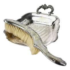 Set en metal argente pour nettoyer les miettes de la table 