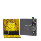 A LIMITED EDITION YELLOW MONOGRAM PUMPKIN BAG WITH SILVER HARDWARE BY YAYOI KUSAMA - Foto 7