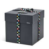 A LIMITED EDITION YELLOW MONOGRAM PUMPKIN BAG WITH SILVER HARDWARE BY YAYOI KUSAMA - Foto 8