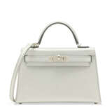 A LIMITED EDITION ARGENT CHAMKILIGHT CH&#200;VRE LEATHER MINI KELLY 20 II WITH PALLADIUM HARDWARE - Foto 1