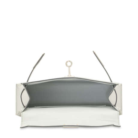 A LIMITED EDITION ARGENT CHAMKILIGHT CH&#200;VRE LEATHER MINI KELLY 20 II WITH PALLADIUM HARDWARE - Foto 5