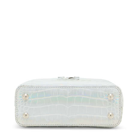 A SILVER AURORA ALLIGATOR MINI CAPUCINES WITH SILVER HARDWARE - Foto 4