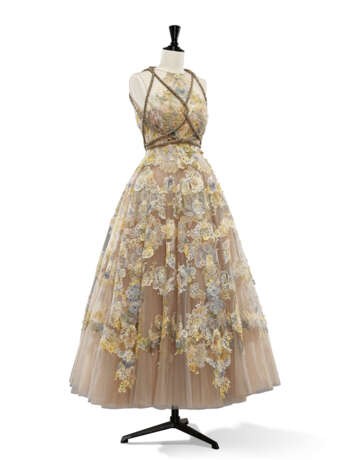 AN ENCHANTING HAUTE COUTURE DAWN GLITTER TULLE DRAPED GRECIAN COLUMN FLORAL EMBROIDERED CHANTILLY LACE DRESS - Foto 5 AN ENCHANTING HAUTE COUTURE DAWN GLITTER TULLE DRAPED GRECIAN COLUMN FLORAL EMBROIDERED CHANTILLY LACE DRESS - Foto 5