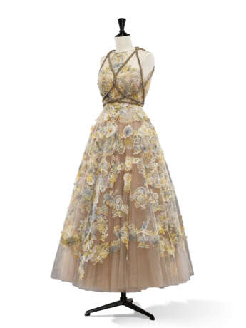 AN ENCHANTING HAUTE COUTURE DAWN GLITTER TULLE DRAPED GRECIAN COLUMN FLORAL EMBROIDERED CHANTILLY LACE DRESS - Foto 6 AN ENCHANTING HAUTE COUTURE DAWN GLITTER TULLE DRAPED GRECIAN COLUMN FLORAL EMBROIDERED CHANTILLY LACE DRESS - Foto 6