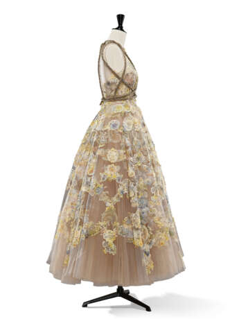 AN ENCHANTING HAUTE COUTURE DAWN GLITTER TULLE DRAPED GRECIAN COLUMN FLORAL EMBROIDERED CHANTILLY LACE DRESS - Foto 8 AN ENCHANTING HAUTE COUTURE DAWN GLITTER TULLE DRAPED GRECIAN COLUMN FLORAL EMBROIDERED CHANTILLY LACE DRESS - Foto 8