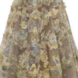 AN ENCHANTING HAUTE COUTURE DAWN GLITTER TULLE DRAPED GRECIAN COLUMN FLORAL EMBROIDERED CHANTILLY LACE DRESS - Foto 10