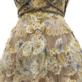 AN ENCHANTING HAUTE COUTURE DAWN GLITTER TULLE DRAPED GRECIAN COLUMN FLORAL EMBROIDERED CHANTILLY LACE DRESS - Foto 11