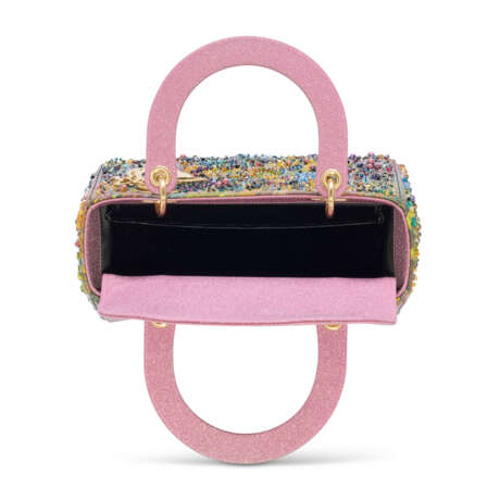 A LIMITED EDITION DIOR LADY ART THE LUNAR LANDSCAPE BY WANG YUYANG - Foto 5 A LIMITED EDITION DIOR LADY ART THE LUNAR LANDSCAPE BY WANG YUYANG - Foto 5