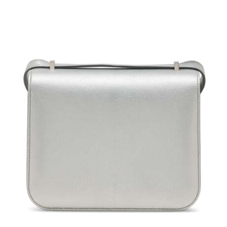 A LIMITED EDITION ARGENT CHAMKILIGHT CH&#200;VRE LEATHER MINI CONSTANCE MIRROR WITH PALLADIUM HARDWARE - Foto 3