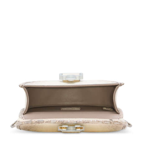 A MATTE WHITE HIMALAYA CROCODILE GALLOP MESSENGER BAG - Foto 5 A MATTE WHITE HIMALAYA CROCODILE GALLOP MESSENGER BAG - Foto 5