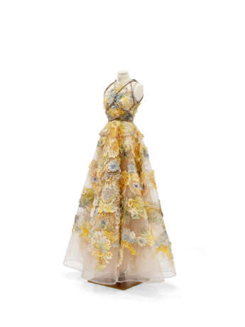 DIOR DREAMS: AN EXQUISITE HANDCRAFTED HAUTE COUTURE MINIATURE DRESS - Foto 5 DIOR DREAMS: AN EXQUISITE HANDCRAFTED HAUTE COUTURE MINIATURE DRESS - Foto 5