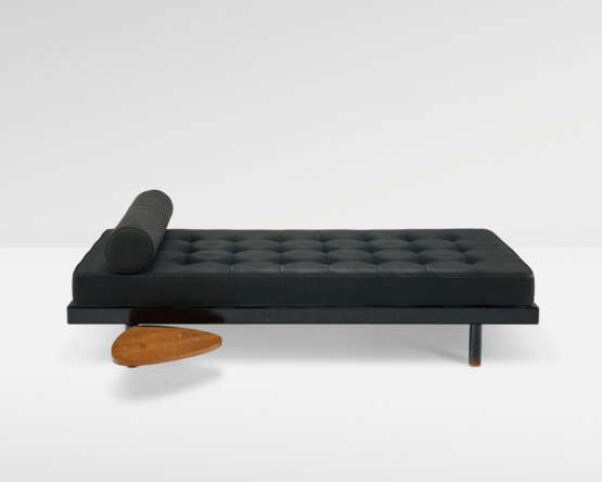 JEAN PROUV&#201; (1901-1984) ET CHARLOTTE PERRIAND (1903-1999) - photo 1