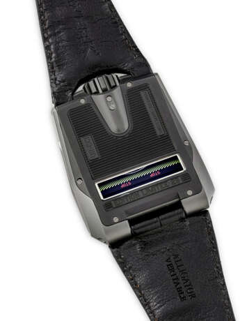 URWERK. A RARE AND UNUSUAL AlTiN-TREATED GREY GOLD AND TITANIUM AUTOMATIC WRISTWATCH WITH JUMP HOUR, RETROGRADE MINUTES, LINEAR AND DIGITAL SECONDS - photo 2