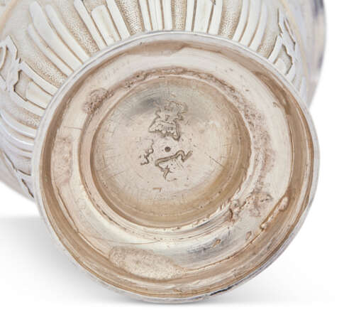 TROIS TIMBALES EN ARGENT D'ÉPOQUE LOUIS XIV ET LOUIS XV - фото 2 TROIS TIMBALES EN ARGENT D'ÉPOQUE LOUIS XIV ET LOUIS XV - фото 2