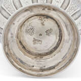 TROIS TIMBALES EN ARGENT D'ÉPOQUE LOUIS XIV ET LOUIS XV - photo 3