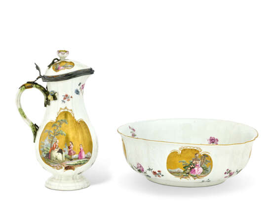 POT À EAU COUVERT ET SON BASSIN CIRCULAIRE EN PORCELAINE DE MEISSEN DU XVIIIE SIÈCLE - photo 3