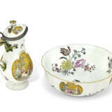 POT À EAU COUVERT ET SON BASSIN CIRCULAIRE EN PORCELAINE DE MEISSEN DU XVIIIE SIÈCLE - photo 4