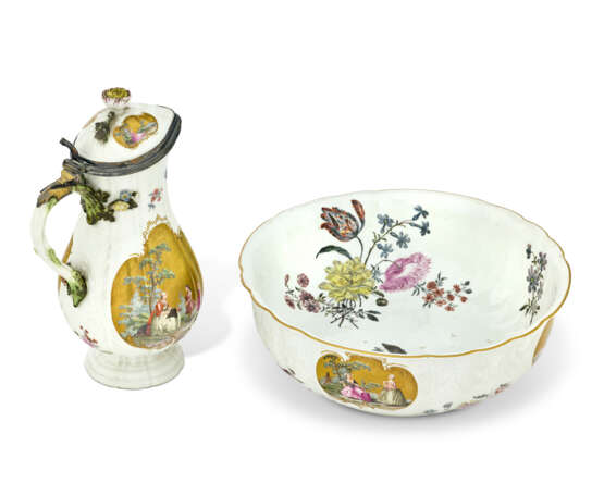 POT À EAU COUVERT ET SON BASSIN CIRCULAIRE EN PORCELAINE DE MEISSEN DU XVIIIE SIÈCLE - photo 4