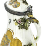 POT À EAU COUVERT ET SON BASSIN CIRCULAIRE EN PORCELAINE DE MEISSEN DU XVIIIE SIÈCLE - photo 5