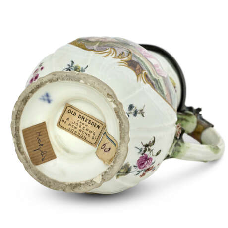 POT À EAU COUVERT ET SON BASSIN CIRCULAIRE EN PORCELAINE DE MEISSEN DU XVIIIE SIÈCLE - photo 7