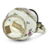 POT À EAU COUVERT ET SON BASSIN CIRCULAIRE EN PORCELAINE DE MEISSEN DU XVIIIE SIÈCLE - photo 7