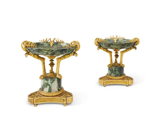PAIRE DE COUPES MONTÉES D`ÉPOQUE LOUIS XVI - photo 1 PAIRE DE COUPES MONTÉES D`ÉPOQUE LOUIS XVI - photo 1